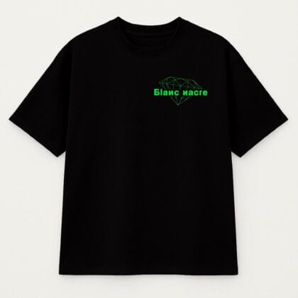 Modèle homme Diamantaire tshirt oversize noir col rond