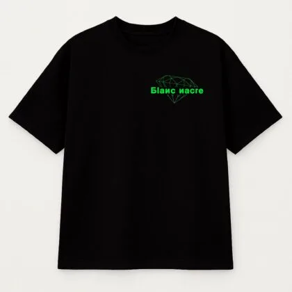 Modèle homme Diamantaire tshirt oversize noir col rond